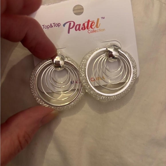 Elegant Silver Hoop Earrings - Picture 3 of 13